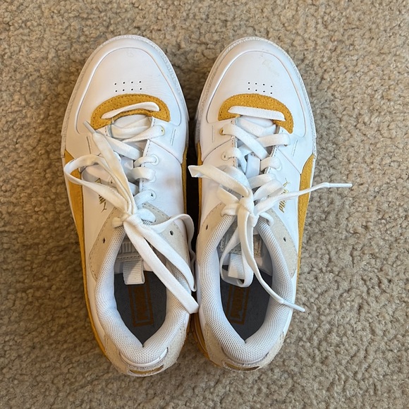 Size 8 Puma Sneakers. - Picture 2 of 2